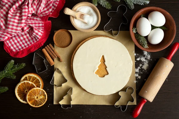 Fondo Culinario Natalizio Con Ingredienti Forno Foglio Rotondo Pasta Sul Fotografia Stock