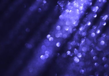 Mor, köşegen gölgelerle ışıl ışıl parlayan arka plan