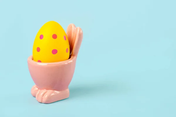 Счастливой Пасхи Цветные Пасхальные Яйца Окрашены Копировальным Пространством Синем Фоне — стоковое фото
