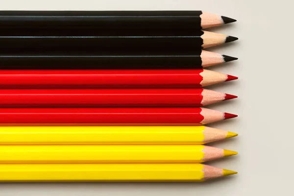 Deutschland Flagge Von Oben Mit Schwarzen Roten Und Gelben Buntstiften — Stockfoto