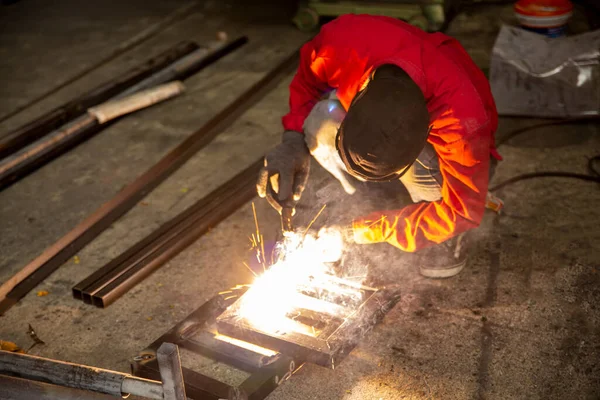 Operaio Dell Industria Che Lavora Fabbrica — Foto Stock