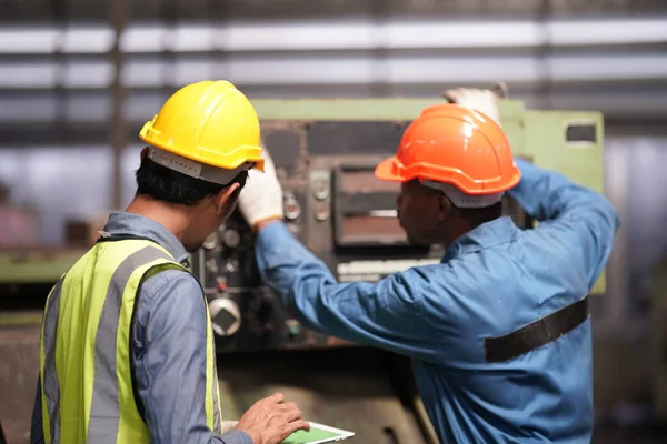 Ritratto Ingegnere Professionista Dell Industria Pesante Lavoratore Che Indossa Uniformi — Foto Stock