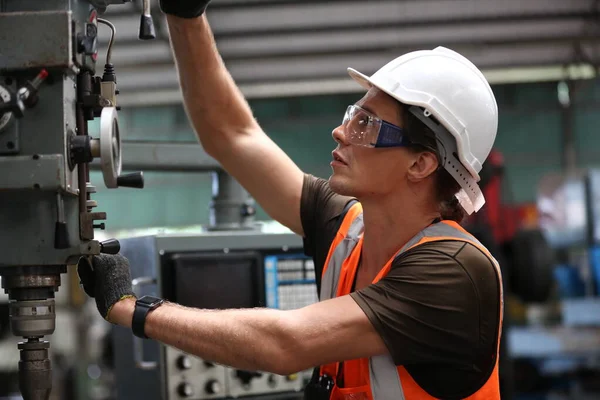 Empregado Industrial Fábrica Que Trabalha Indústria Fabricação Metal — Fotografia de Stock