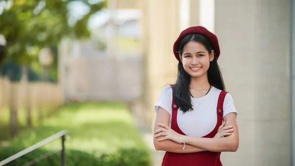 Porträtt Thai Student Universitet Uniform Vacker Flicka — Stockfoto