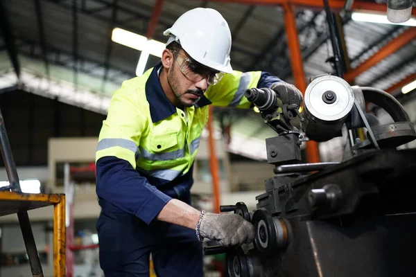 Professional Men Engineer Worker Skills Quality Maintenance Training Industry Factory — Stock Photo, Image
