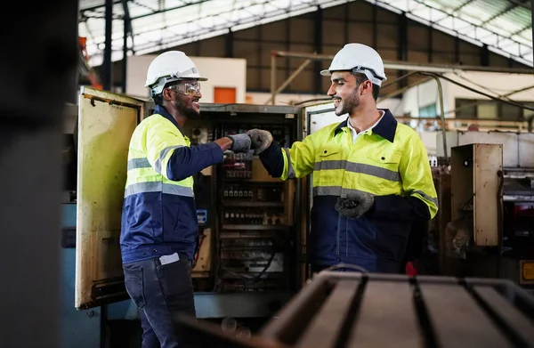 Profissionais Homens Engenheiro Habilidades Trabalho Qualidade Manutenção Formação Indústria Trabalhador — Fotografia de Stock