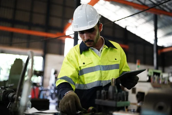 Profissionais Homens Engenheiro Habilidades Trabalho Qualidade Manutenção Formação Indústria Trabalhador — Fotografia de Stock