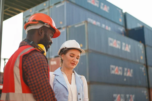 Foreman Controle Industrial Container Cargo Vrachtschip Bij Industrie Vervoer Logistiek — Stockfoto