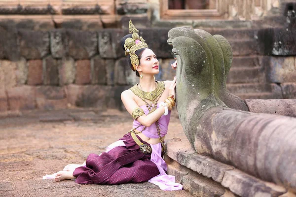 Жінка Тайській Сукні Зробила Символ Руки — стокове фото