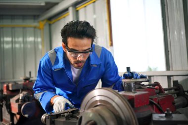Worker changing and repair part of wheels at the car service