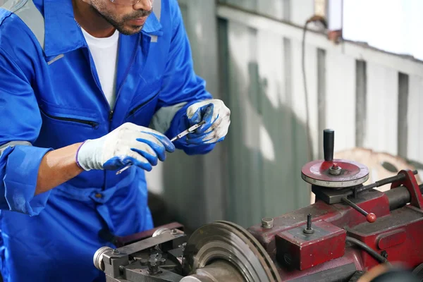 Worker Changing Repair Part Wheels Car Service — стоковое фото