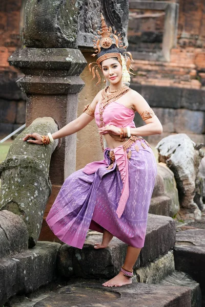 Donna Che Indossa Abito Thailandese Che Fatto Simbolo Della Mano — Foto Stock