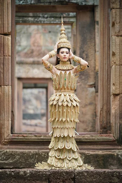 Mujer Con Vestido Tailandés Que Hizo Símbolo Mano — Foto de Stock