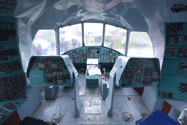 Treinador de cockpit da aeronave de transporte, volante, painéis, dois assentos — Fotografia de Stock