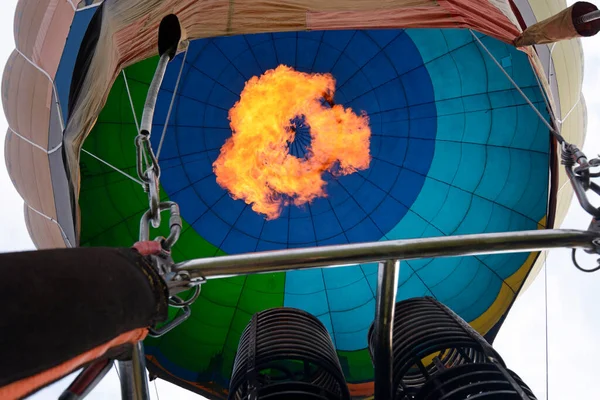 Gasbrenner Gibt Flamme Die Das Vordach Eines Ballons Mit Heißer — Stockfoto