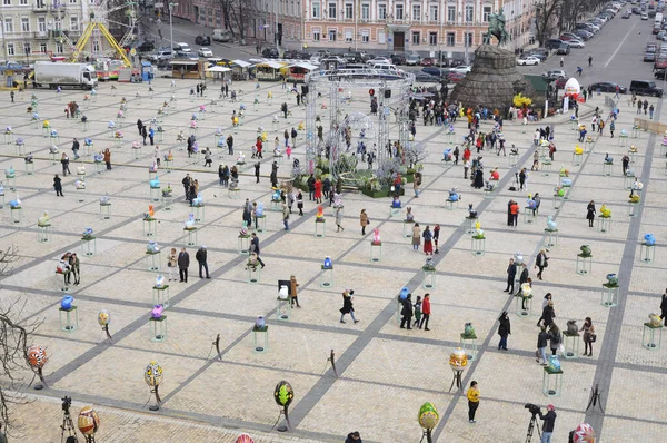 Painted Easter Eggs Installations Presented Square People Walking Festival Folk — Foto de Stock