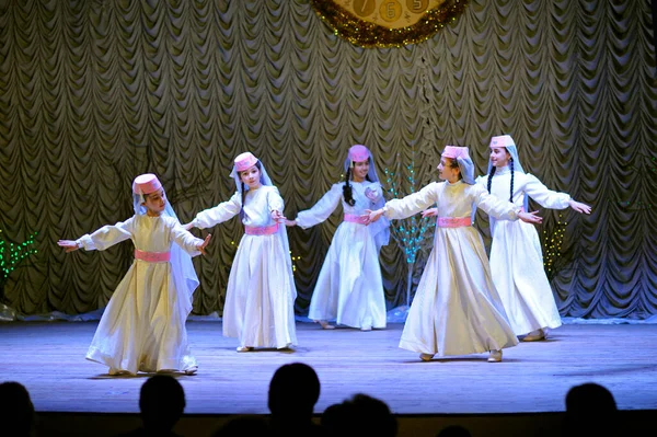 Crimean Tartar Girls Dancers Native Dresses Performing Native Dance Stage — Stock Photo, Image