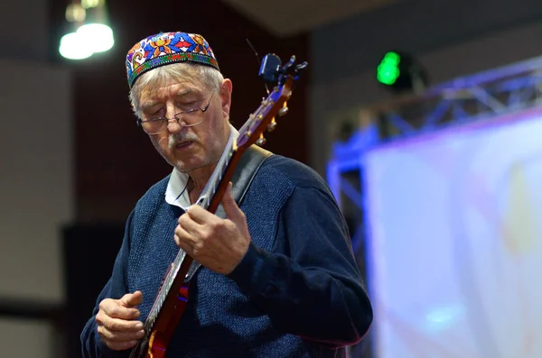 Famous Crimean Tartar Guitarist Enver Izmaylov Playing Guitar Using Tapping — ストック写真
