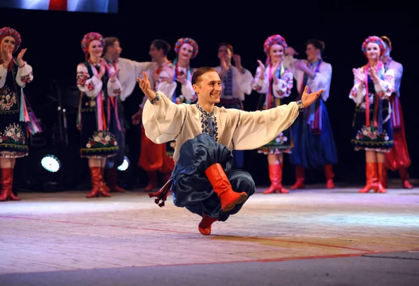 Dancers Virsky Ukrainian National Folk Dance Ensemble Performing Stage March — Zdjęcie stockowe