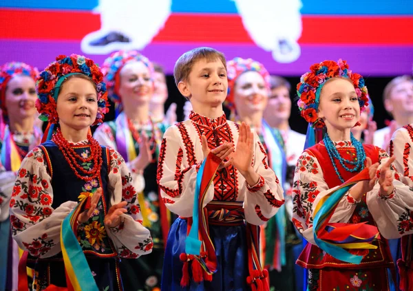 Children National Costumes Applauding Celebrating Day Constitution June 2017 Kyiv — Stockfoto