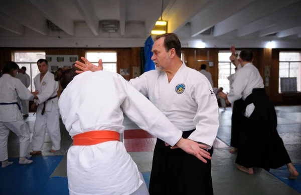Man Aikido Instructor Showing Self Defense Aikido Aikikai Technique Training — Stockfoto