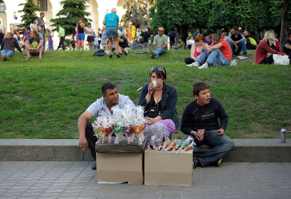 Man Woman Boy Street Vendors Selling Sweets Sitting Pavement Blurred — Stockfoto