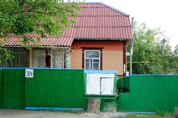 Traditional Ukrainian Rural Household Facade House Wooden Fence Well Metal —  Fotos de Stock