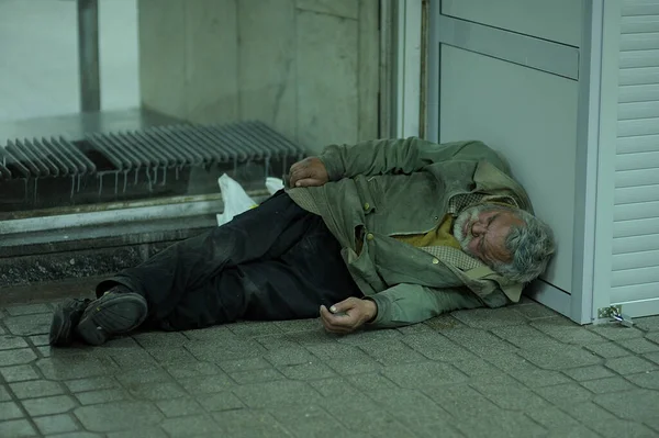 Old Homeless Man Ragged Dirty Clothes Sleeping Cold Pavement Subway — 스톡 사진