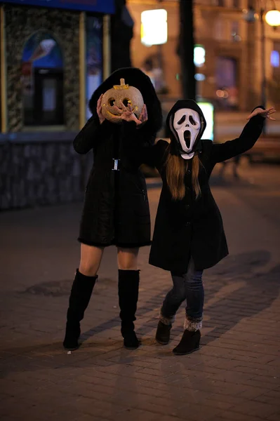 Two Cheerful Girls Helloween Masks Waving Hands Night Street Kyiv — Stock fotografie