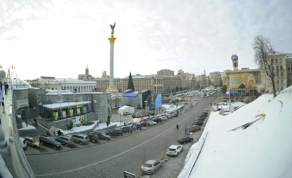 View Maidan Nezalezhnosti Square Buildings Christmas Tree Set Crowd People — Zdjęcie stockowe