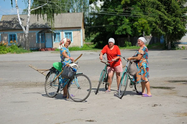 Group Women Housekeepers Standing Bicycles Bags Central Square Village Front — стоковое фото