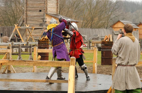 Men Reenactors Metal Armor Old Rus Knights Reconstructing Sword Fight — Fotografia de Stock
