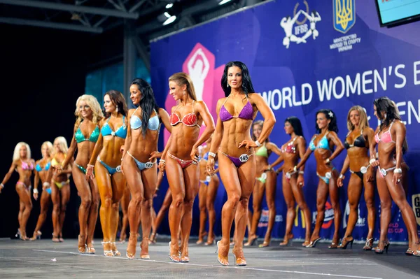 Fitness Girls Bikinis Posing Stage World Cup 2013 September 2013 — Stok fotoğraf