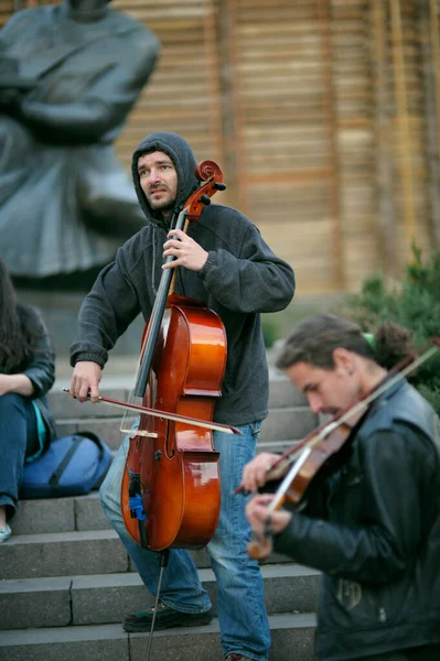 Young Men Group Street Musicians Playing Cello Violin Street City — Foto Stock