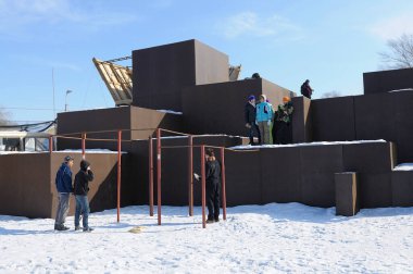 Parkour Park ve oyun parkı eğitim için şehir parkına ayarlandı. Bekleyen insanlar. 8 Ocak 2019. Kyiv, Ukrayna