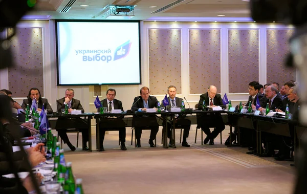 Oekraïense Politici Associëren Victor Medvedchuk Het Midden Zittend Het Presidium — Stockfoto