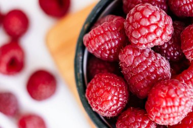 Olgun kırmızı ahududu, ahududu tatlısı. Yüksek kalite fotoğraf