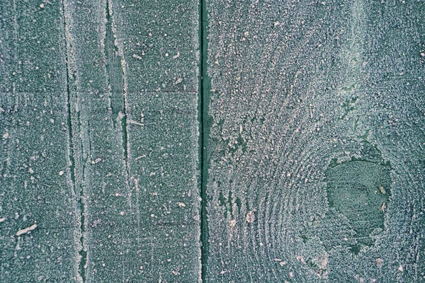 Contexto de tábuas marrons horizontais de madeira cobertas com flocos de neve — Fotografia de Stock