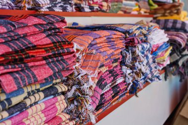 Geçmişe dönük tekstil geçmişi. Renkli Türk geleneksel süs dokusu