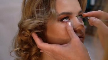 Göz makyajı, gölge hatları yakın çekim. Mükemmel makyaj. Güzellik modası