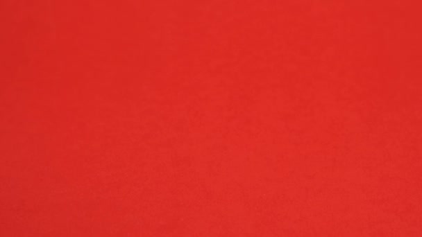 Cuore rosso su scivola veloce su sfondo rosso — Video Stock