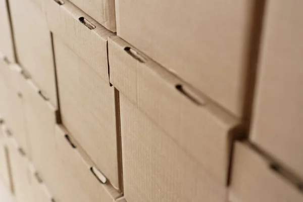 Sada lepenkových hnědých krabic ve skladu. Pozadí kartonových krabic ve wsrehouse Royalty Free Stock Fotografie