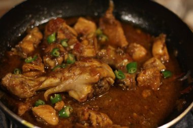 Tavada Karahi tavuğu veya karahi desi yemek fotoğrafçılığı