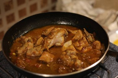 Tavada Karahi tavuğu veya karahi desi yemek fotoğrafçılığı