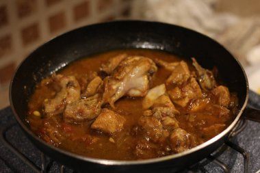 Tavada Karahi tavuğu veya karahi desi yemek fotoğrafçılığı