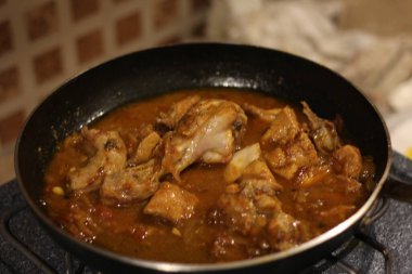 Tavada Karahi tavuğu veya karahi desi yemek fotoğrafçılığı