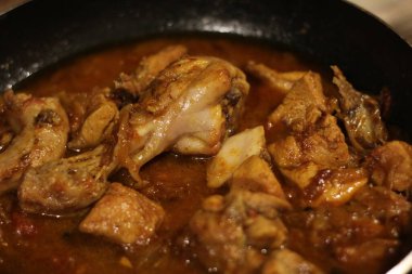 Tavada Karahi tavuğu veya karahi desi yemek fotoğrafçılığı