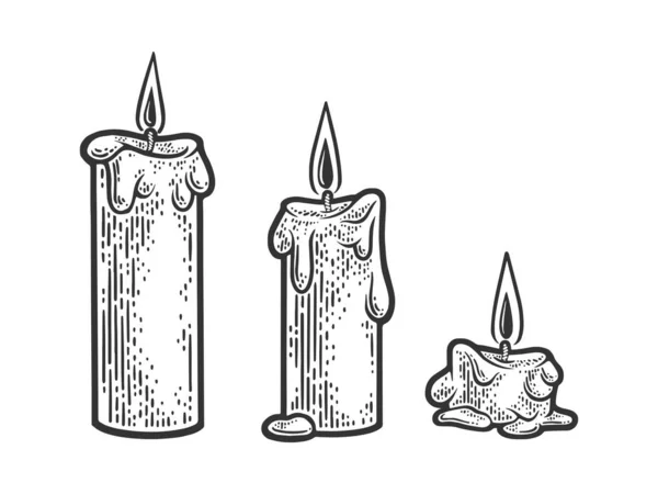 Τρία αναμμένα λιωμένα κεριά σκίτσο χάραξης διανυσματική απεικόνιση. Σχεδιασμός εκτύπωσης ρούχων T-shirt. Απομίμηση χαρτονιού. Ασπρόμαυρη ζωγραφισμένη στο χέρι εικόνα. — Διανυσματικό Αρχείο