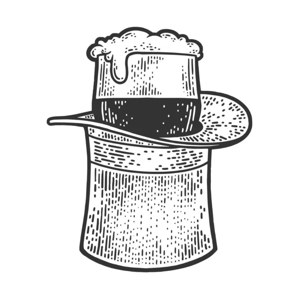 Copo de cerveja no chapéu superior esboço gravura vetor ilustração. T-shirt design de impressão de vestuário. Imitação de raspadinha. Imagem desenhada à mão preto e branco. — Vetor de Stock