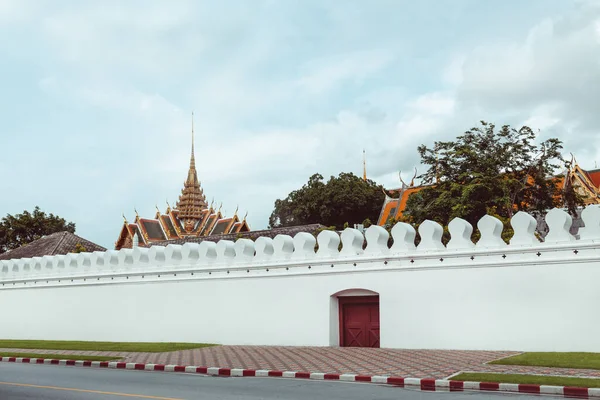 Büyük saray ve Wat phra keaw duvarı Bangkok, Tayland 'ın dışından.